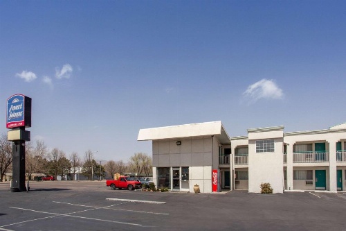 Howard Johnson by Wyndham Colorado Springs image 29