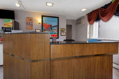 Howard Johnson by Wyndham Colorado Springs image 3