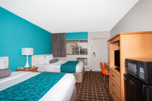 Howard Johnson by Wyndham Colorado Springs image 8